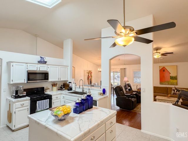 10005 Marco Polo Avenue, Bakersfield, CA 93312