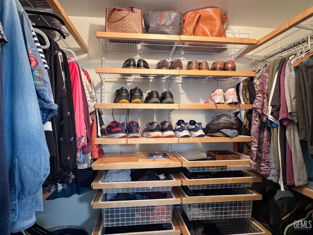 10005 Marco Polo Avenue, Bakersfield, CA 93312