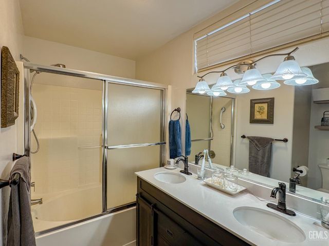 10005 Marco Polo Avenue, Bakersfield, CA 93312