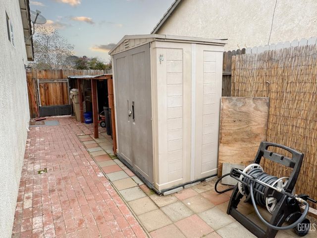 10005 Marco Polo Avenue, Bakersfield, CA 93312