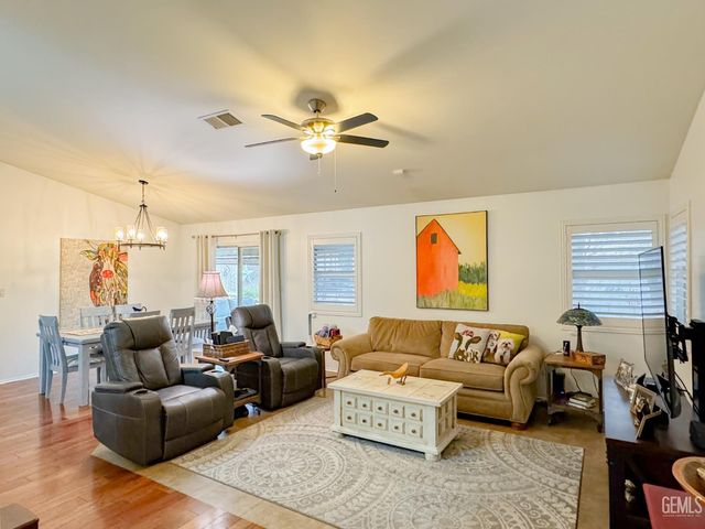 10005 Marco Polo Avenue, Bakersfield, CA 93312