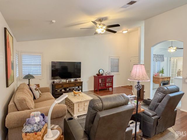 10005 Marco Polo Avenue, Bakersfield, CA 93312