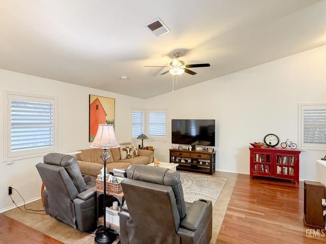 10005 Marco Polo Avenue, Bakersfield, CA 93312