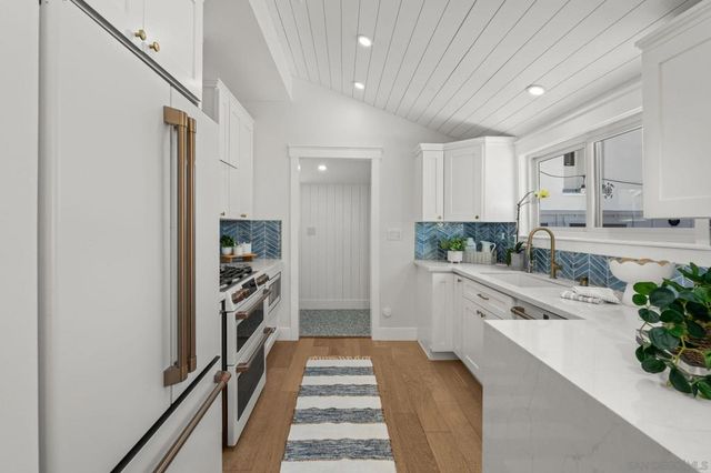 305 Pomona Ave, Coronado, CA 92118