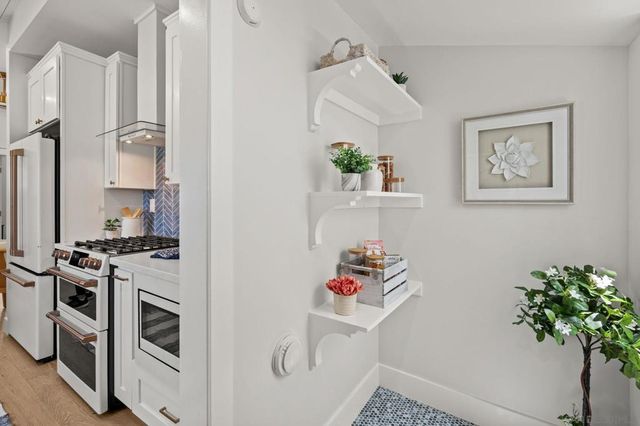 305 Pomona Ave, Coronado, CA 92118