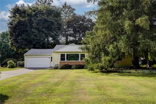 5 Shire Oaks Drive, Pittsford, NY 14534