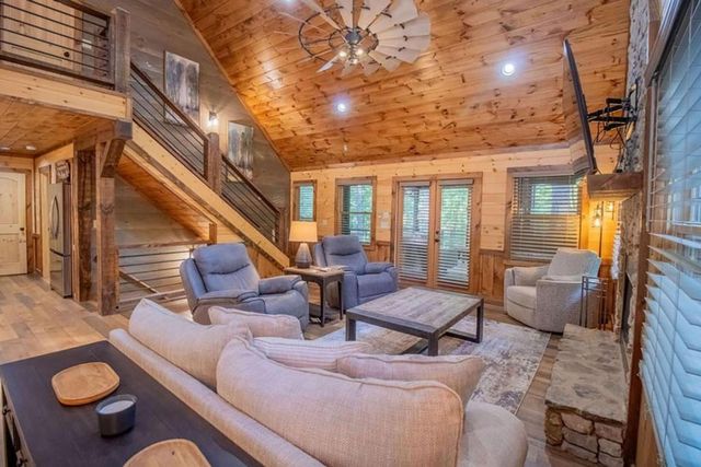 142 Timber Ridge Road, Blue Ridge, GA 30513