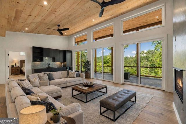 265 Park Glen Lane, Mineral Bluff, GA 30559