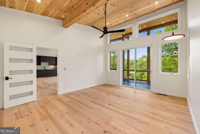 265 Park Glen Lane, Mineral Bluff, GA 30559