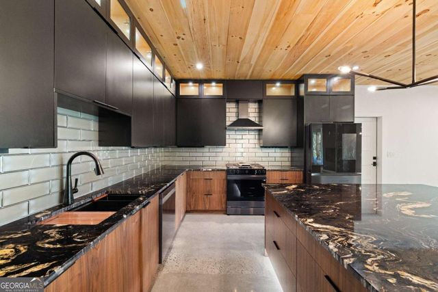 265 Park Glen Lane, Mineral Bluff, GA 30559