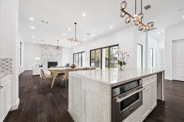 3209 Mcculloch Circle, Houston, TX 77056