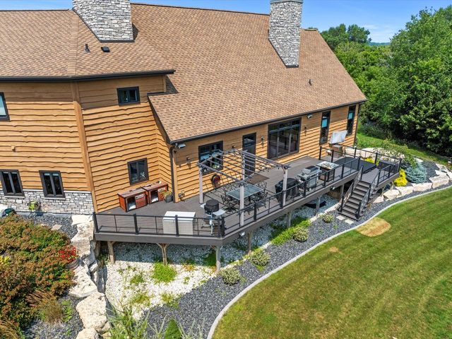 2423 County Highway Q, Manitowoc, WI 54220