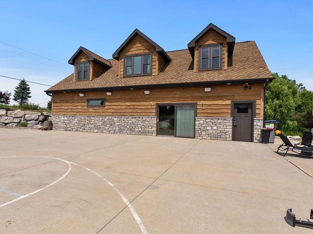 2423 County Highway Q, Manitowoc, WI 54220