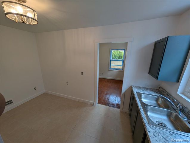 5575 Buckingham Avenue, Detroit, MI 48224