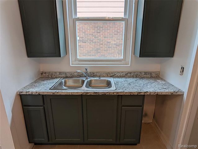 5575 Buckingham Avenue, Detroit, MI 48224