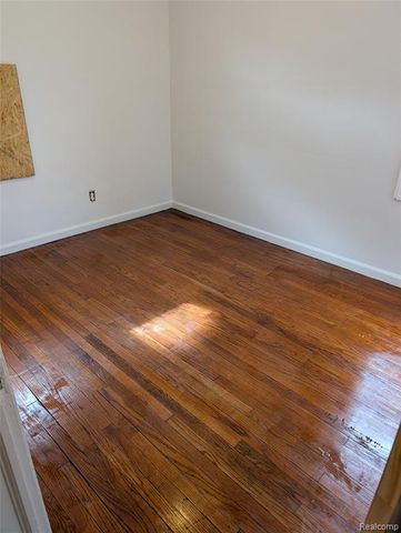 5575 Buckingham Avenue, Detroit, MI 48224