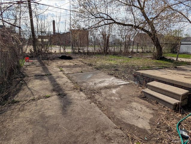 5575 Buckingham Avenue, Detroit, MI 48224