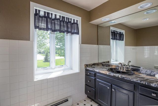 4594 BELLHAVEN LANE, Oshkosh, WI 54904