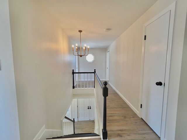 8 Wolf Hill Rd, Smithfield, RI 02917