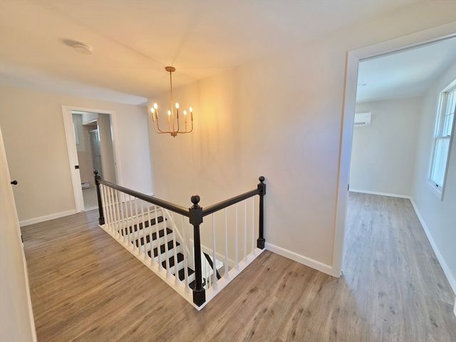 8 Wolf Hill Rd, Smithfield, RI 02917