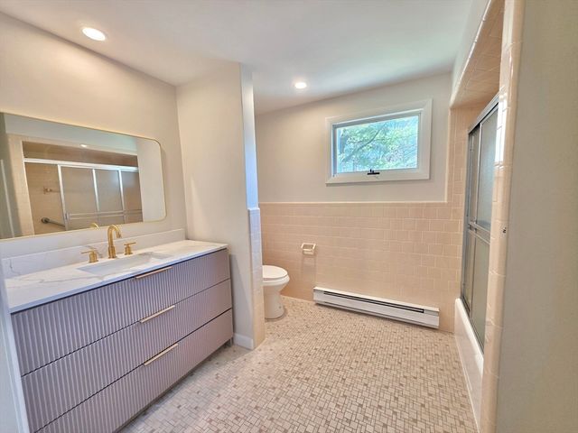 8 Wolf Hill Rd, Smithfield, RI 02917