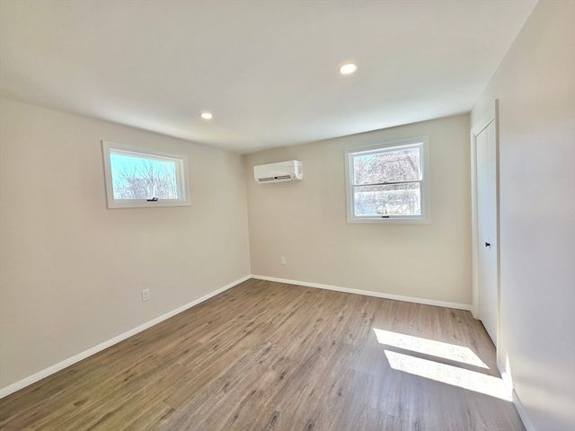 8 Wolf Hill Rd, Smithfield, RI 02917