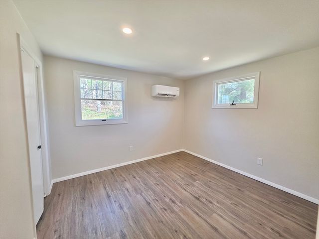 8 Wolf Hill Rd, Smithfield, RI 02917