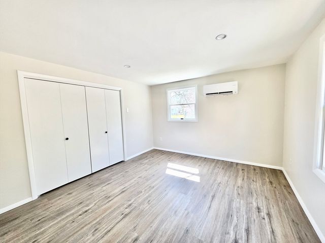 8 Wolf Hill Rd, Smithfield, RI 02917