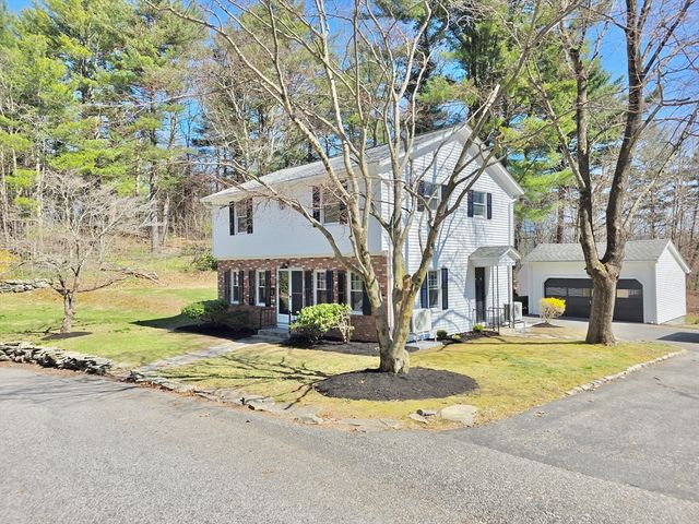 8 Wolf Hill Rd, Smithfield, RI 02917