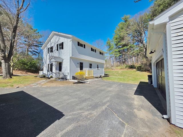8 Wolf Hill Rd, Smithfield, RI 02917
