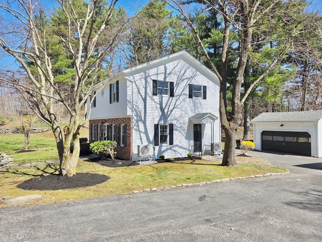 8 Wolf Hill Rd, Smithfield, RI 02917
