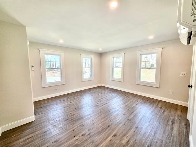 8 Wolf Hill Rd, Smithfield, RI 02917