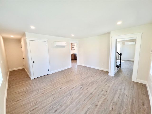 8 Wolf Hill Rd, Smithfield, RI 02917