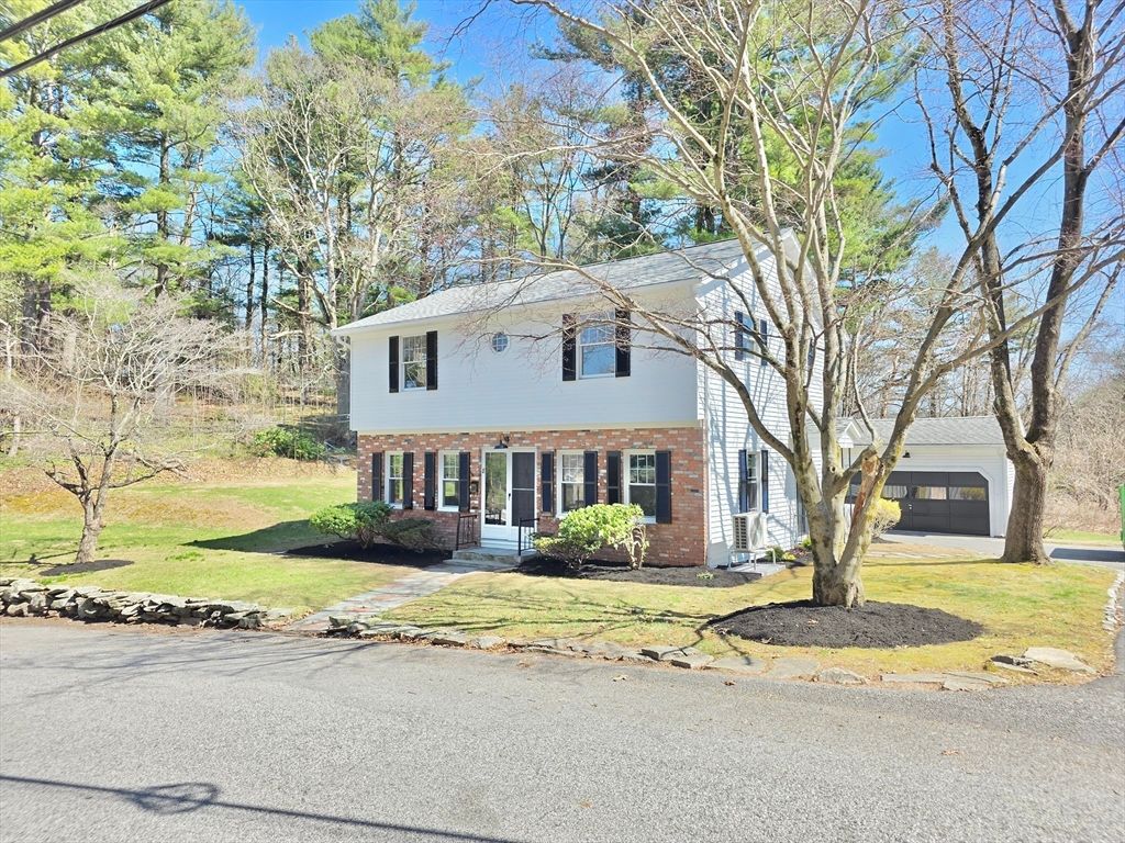 8 Wolf Hill Rd, Smithfield, RI 02917