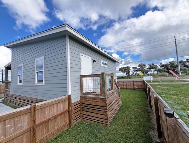 106 & 110 Landry Circ, Rockport, TX 78382