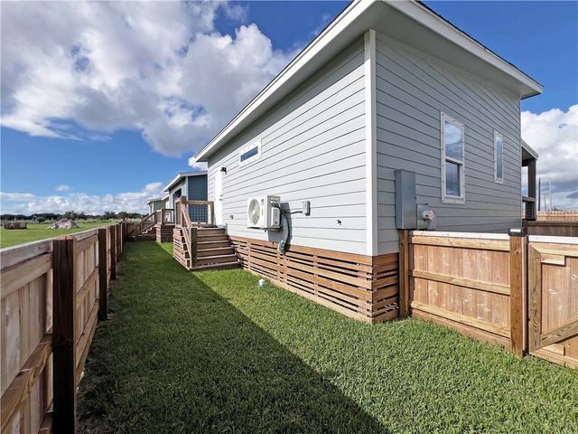 106 & 110 Landry Circ, Rockport, TX 78382