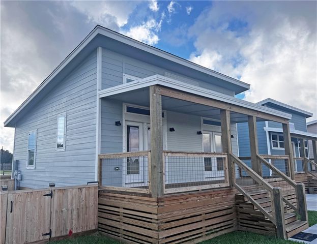 106 & 110 Landry Circ, Rockport, TX 78382
