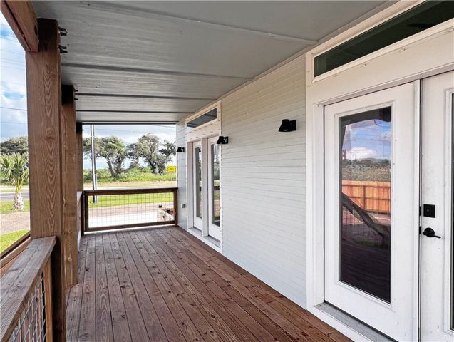 106 & 110 Landry Circ, Rockport, TX 78382
