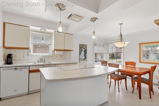 432 Kingsbury Avenue, Dearborn, MI 48128