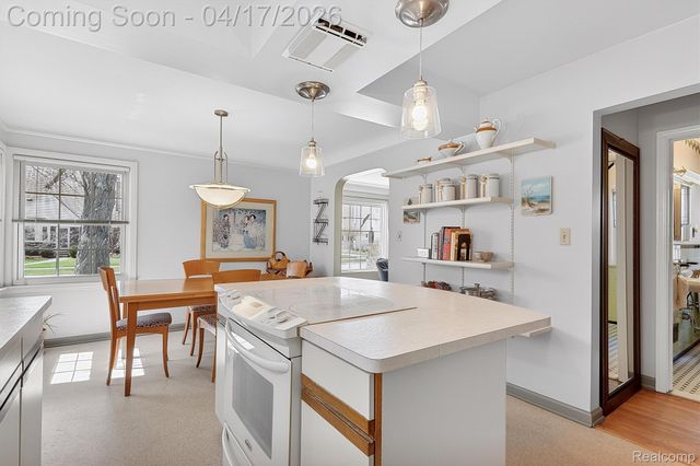 432 Kingsbury Avenue, Dearborn, MI 48128