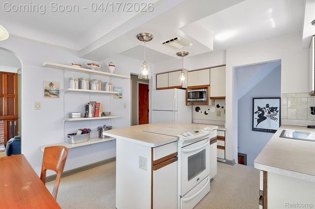 432 Kingsbury Avenue, Dearborn, MI 48128