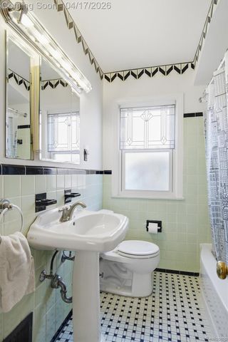 432 Kingsbury Avenue, Dearborn, MI 48128