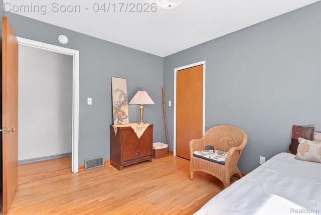 432 Kingsbury Avenue, Dearborn, MI 48128