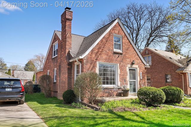 432 Kingsbury Avenue, Dearborn, MI 48128
