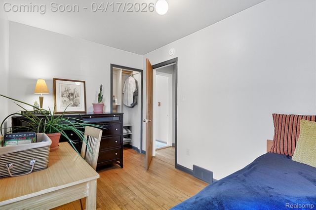 432 Kingsbury Avenue, Dearborn, MI 48128