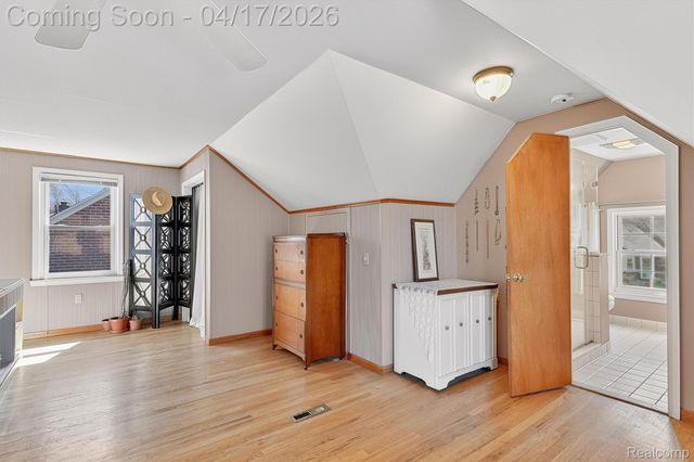 432 Kingsbury Avenue, Dearborn, MI 48128