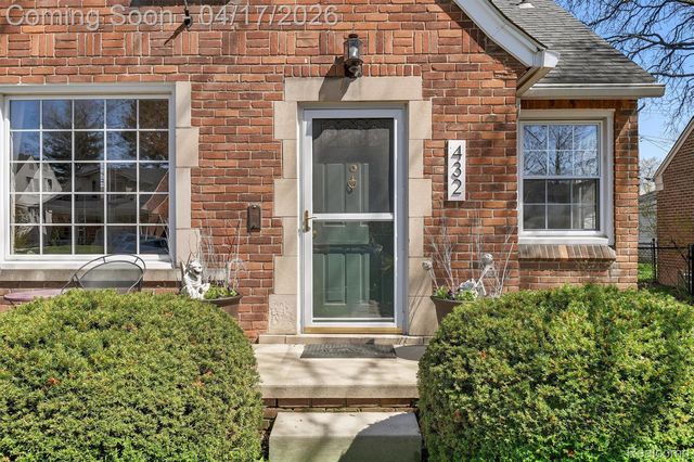 432 Kingsbury Avenue, Dearborn, MI 48128