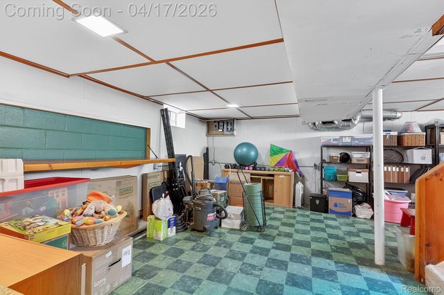 432 Kingsbury Avenue, Dearborn, MI 48128