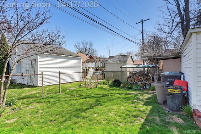 432 Kingsbury Avenue, Dearborn, MI 48128