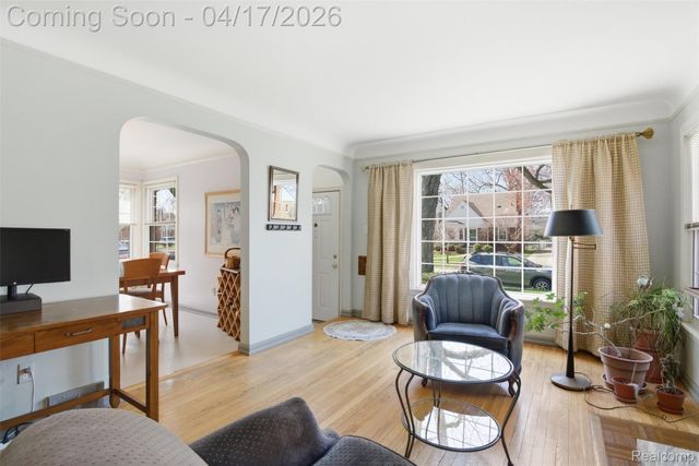 432 Kingsbury Avenue, Dearborn, MI 48128